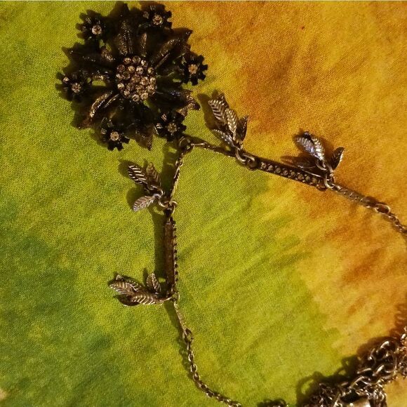 16" necklace with a rhinestone flower pendant - Picture 1 of 11